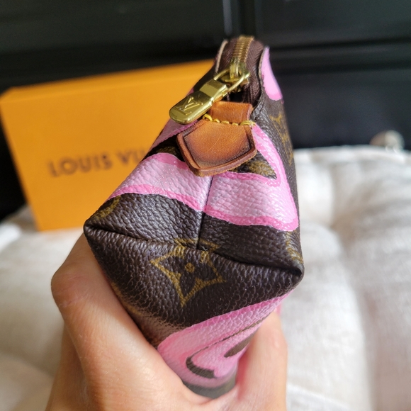 Louis Vuitton Cosmetic Pouch Pm - Picture 6 of 11